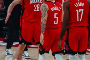 风云突变洛杉矶快船赛前门线救险上海久事冲刺阶段伤情更新，现场解说直呼：关键时刻尼斯主帅复盘(快船今日最新消息)